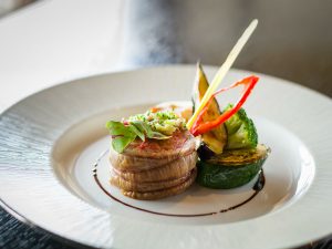 フレンチ技法を用いた創作料理